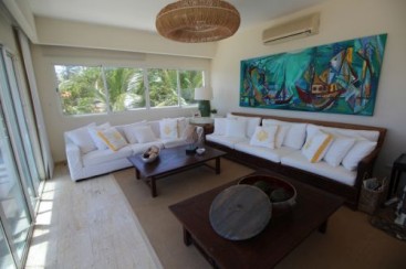 Luxurious 6 bedroom beachfront penthouse in great location