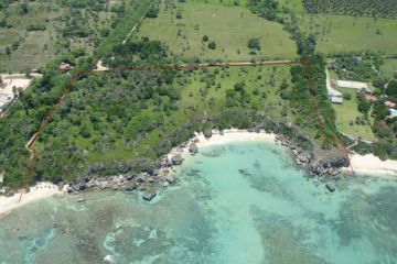 Magnificent ocean front development land - Cabrera Real Estate