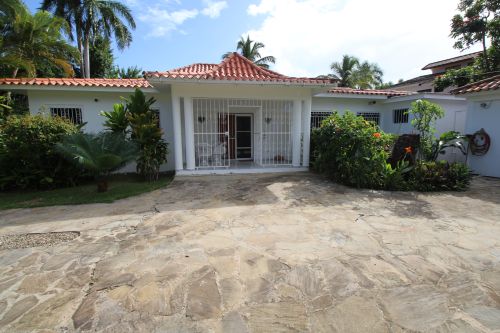#1 Villa with 3 bedrooms in gated beachfront community