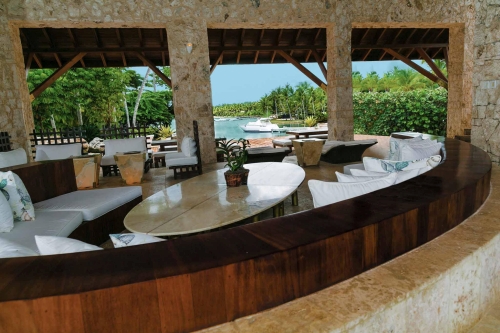 #2 Magnificent beachfront villa in prestigious location