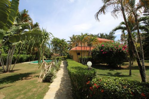 #8 Appealing riverfront villa with guesthouse in idyllic location