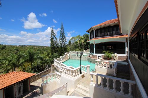 #18 Exclusive mansion with great views in gated community