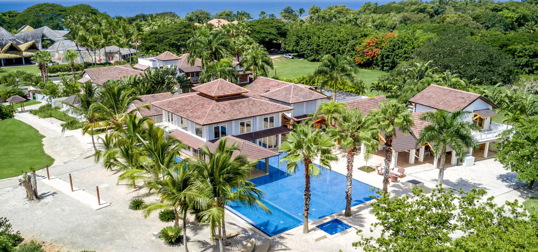 #0 Stylish Tropical Living in this Ocean View Luxury Home
