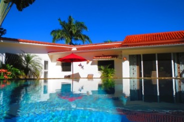 Lovely villa located in a quiet community