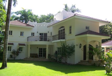 Family villa in quiet location close to the beach