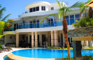 Superb luxury modern villa with excellent rental potential