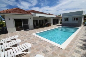 Beautiful villa with 3 bedrooms in gated beachfront community