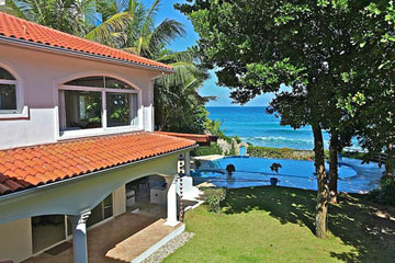 Beachfront Villa with 5 bedrooms in Sosua