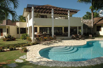 Gorgeous two storey villa with five bedrooms in superb location