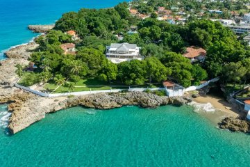 Oceanfront Villa for Sale in Sosua – Modern Elegance with Breathtaking Ocean Views