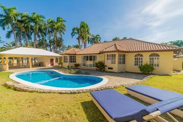 Gorgeous villa in a popular gated beachfront community