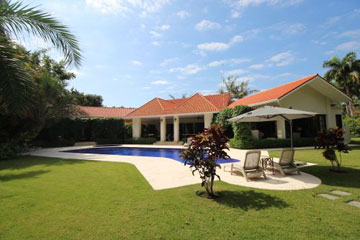Luxurious ocean view villa in select community just steps from the beach