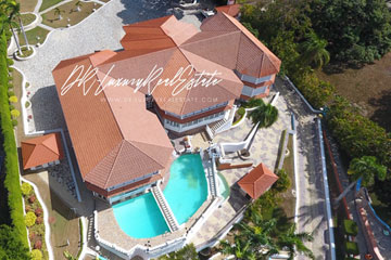 Exclusive mansion with great views in gated community