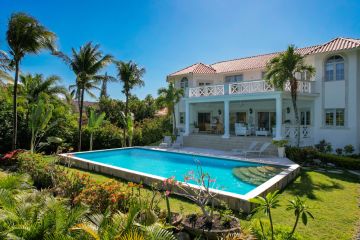 Family villa in a prestigious beachfront community