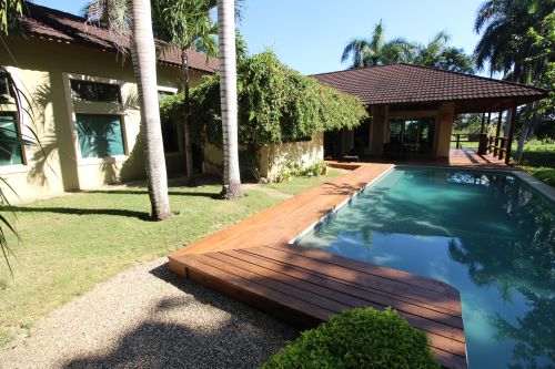 #3 Individual family home with pool close to beach