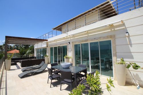 #4 Luxurious 6 bedroom beachfront penthouse in great location