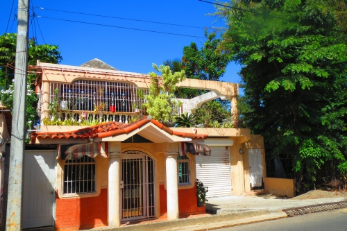 #7 House with 3 Bedrooms and huge workshop in central Sosua