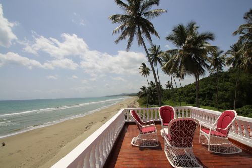 Beautifully designed beachfront villa with spacious accommodation