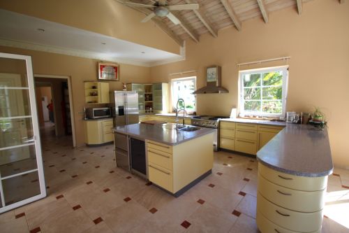 #9 Fantastic villa for sale, just steps from beach