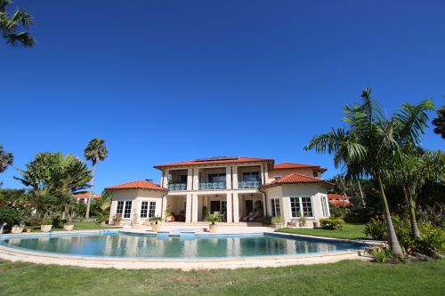 #1 Fantastic villa for sale, just steps from beach