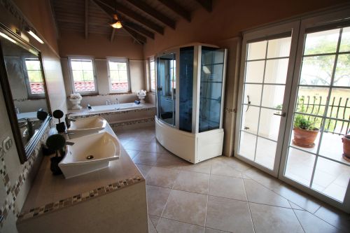 #5 Fantastic villa for sale, just steps from beach