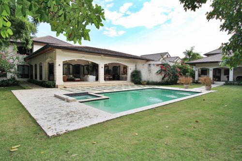 #9 Gorgeous 6 bedroom Villa inside beachfront community