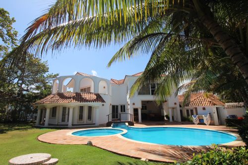 #0 Magnificent beachfront villa with good rental income