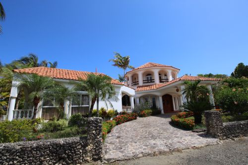 #2 Magnificent beachfront villa with good rental income