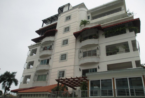 #7 Spacious 3 bedroom duplex condo in Santo Domingo Bella Vista Norte