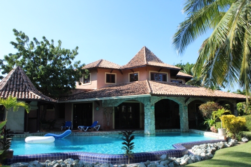 #1 Lovely 4 bedroom villa in popular gated beachside community