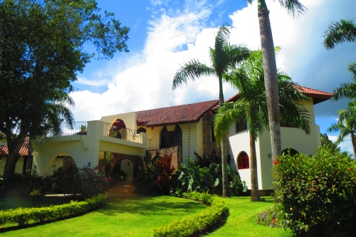 #7 Gorgeous two storey villa with six bedrooms in superb location