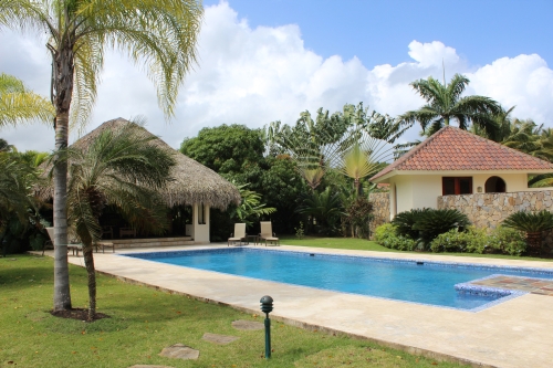 #9 Gorgeous two storey villa with six bedrooms in superb location