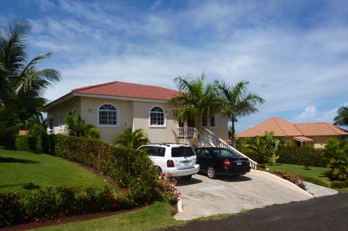 #9 Spacious three bedroom villa with separate apartment in gated community