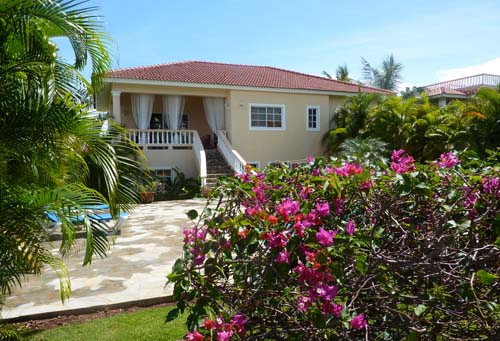 #3 Spacious three bedroom villa with separate apartment in gated community
