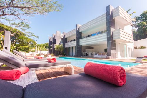 #0 Luxury modern estate with exceptional rental potential