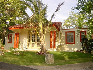 #0 Villa with 2 Bedrooms and Pool in popular gated community