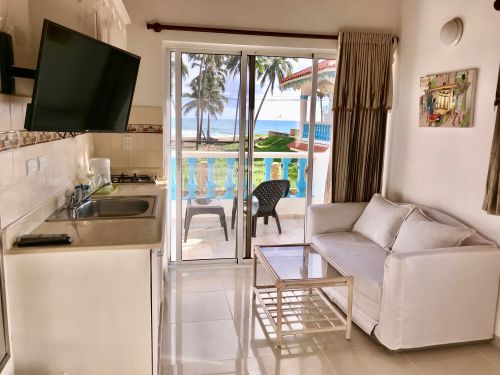 #11 Spacious villa with ocean view just steps from the beach 