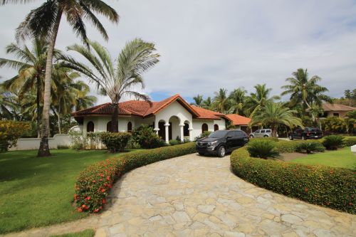 #8 Lovely garden villa in a prestigious oceanfront community