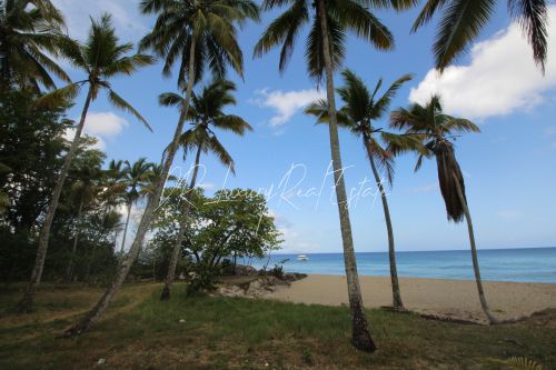 #10 Magnificent beachfront land perfect for residential development