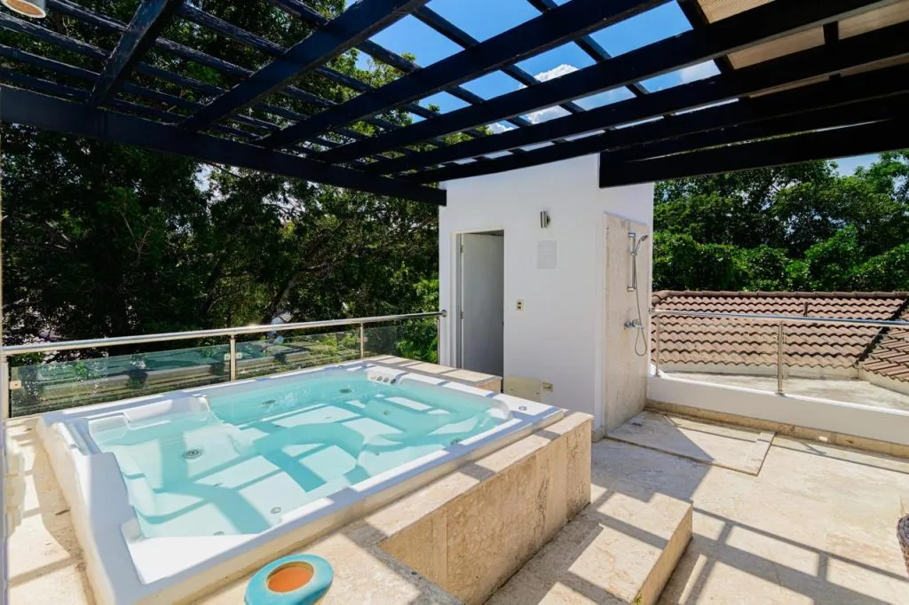 Luxury 6-Bedroom Villa for Sale in Sosúa | Gated Community | 1,354 m² Lot — Sosua, Dominican Republic
