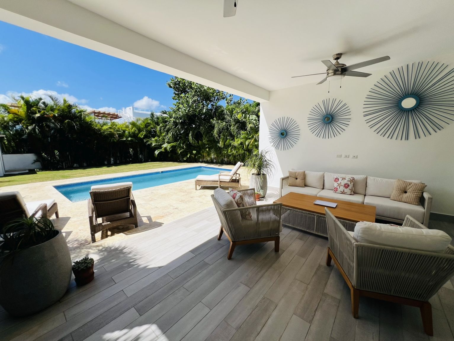 Modern Ocean View Villa with Rooftop Terrace+Pool — Sosua, Dominican Republic