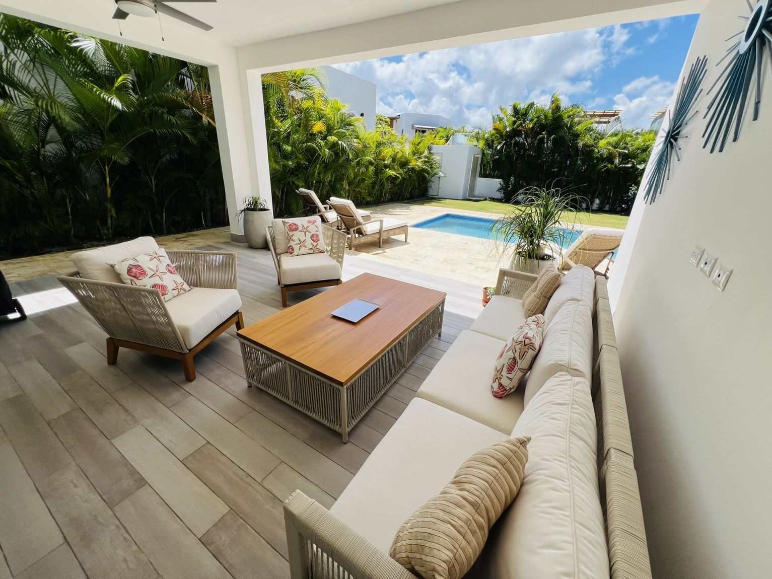 Modern Ocean View Villa with Rooftop Terrace+Pool — Sosua, Dominican Republic