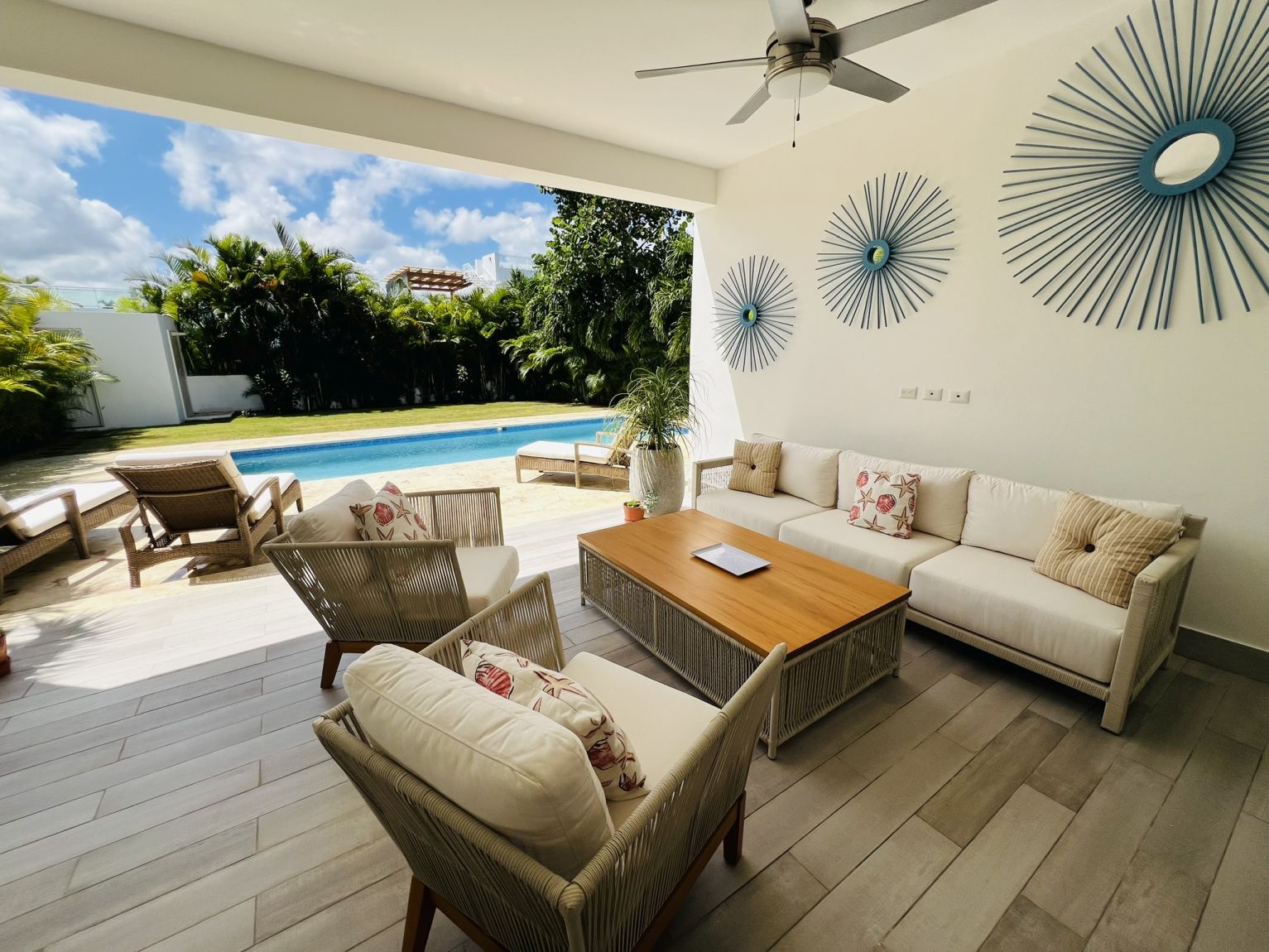 Modern Ocean View Villa with Rooftop Terrace+Pool — Sosua, Dominican Republic
