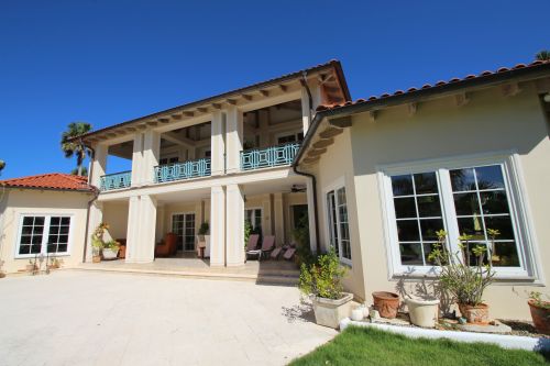 #8 Fantastic villa for sale, just steps from beach