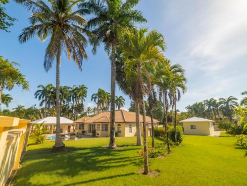 #1 Gorgeous villa in a popular gated beachfront community