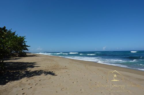 #4 Magnificent beachfront land with more than 230 meters semi-private beach in residential community 