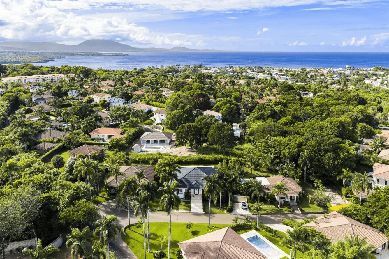 Villa for Sale in Sosúa | Gated Community | 4 Bed, 4.5 Bath, 965 m² Lot — Sosua, Dominican Republic