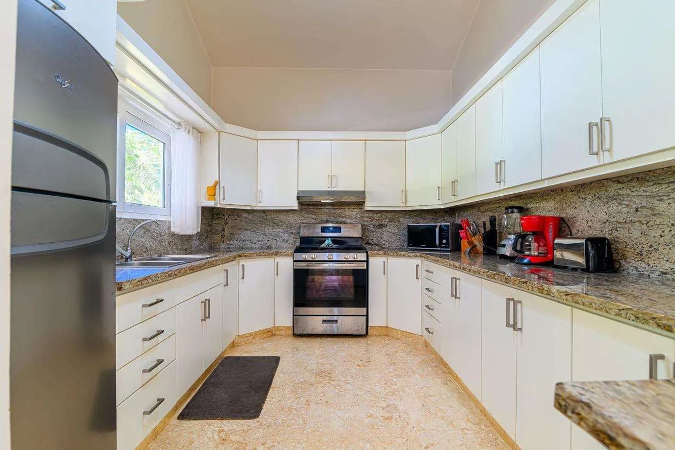 Villa for Sale in Sosúa | Gated Community | 4 Bed, 4.5 Bath, 965 m² Lot — Sosua, Dominican Republic