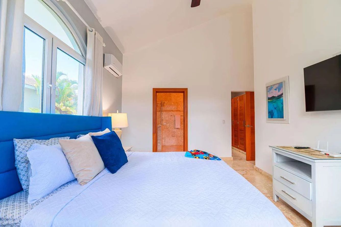 Villa for Sale in Sosúa | Gated Community | 4 Bed, 4.5 Bath, 965 m² Lot — Sosua, Dominican Republic
