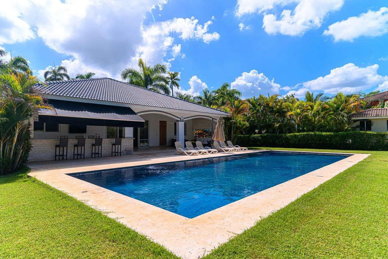 Villa for Sale in Sosúa | Gated Community | 4 Bed, 4.5 Bath, 965 m² Lot — Sosua, Dominican Republic
